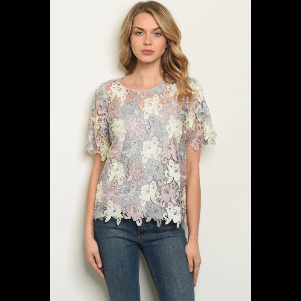 🎉Host Pick🎉Crochet Lace Blouse w/ tank top🛍🎊🎉
